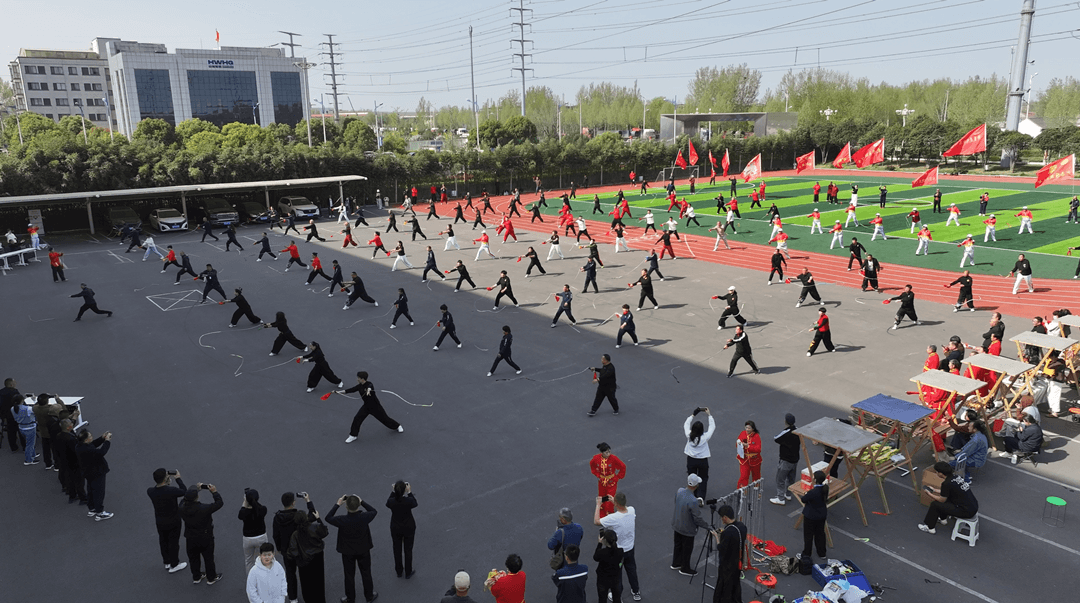  沂蒙精神燃赛场 健身鞭赛耀罗庄 